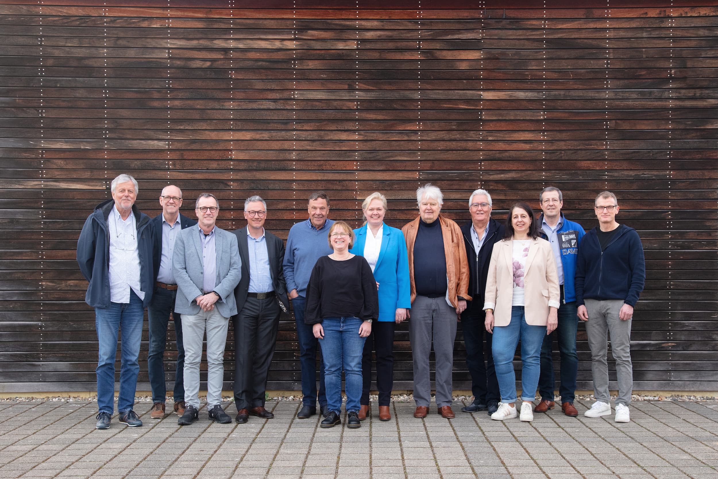 0D7A9933-fin Gruppe von Menschen, Vorstand Verein Lebenshilfe Neunkirchen e.V.